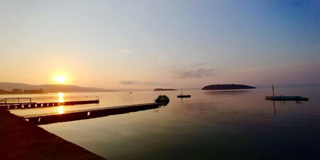 Camping Village Punta Navaccia Tuoro sul Trasimeno Exterior foto